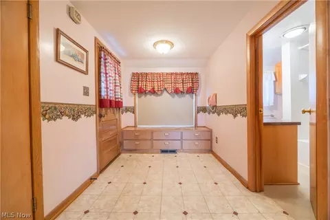 Entry Way - 6605 State Route 515, Dundee, OH 44624 photo 5 of 6