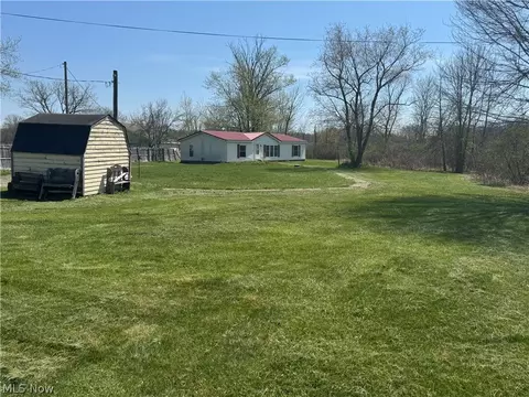 2719 Columbiana Rd, New Springfield, OH 44443