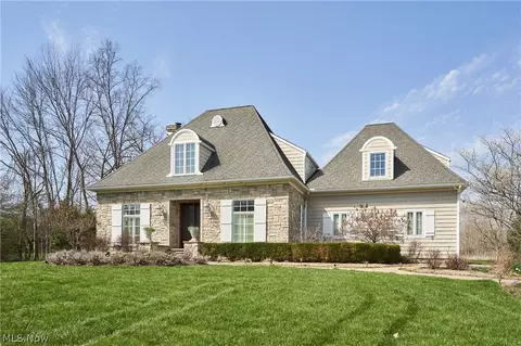 2242 Rock Crk N, Akron, OH 44333