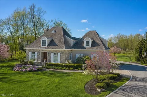 2242 Rock Crk N, Akron, OH 44333