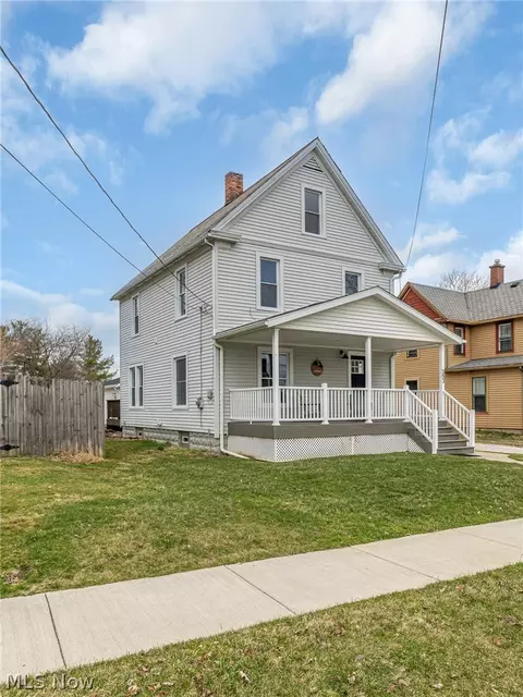 353 S Prospect St, Medina, OH 44256