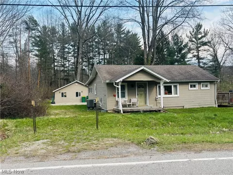 2841 River Rd, Willoughby Hills, OH 44094