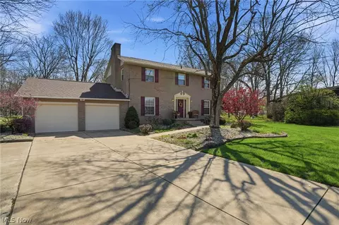 536 Windsor Dr, Mineral Wells, WV 26150