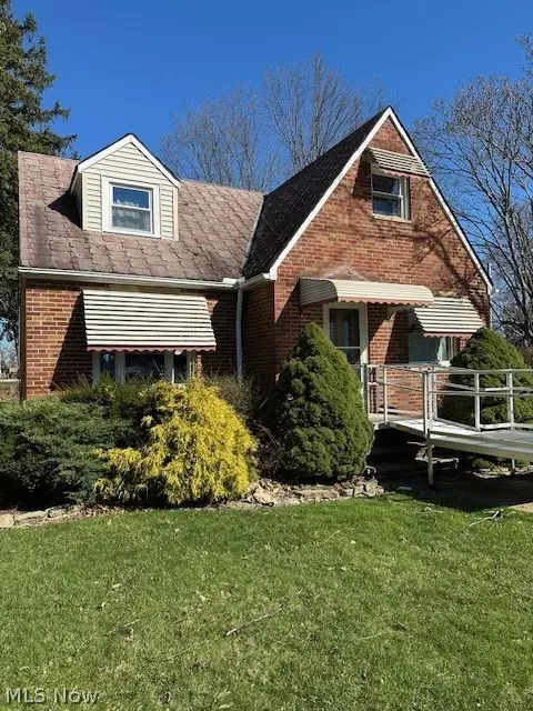 5857 W 54th St, Parma, OH 44129