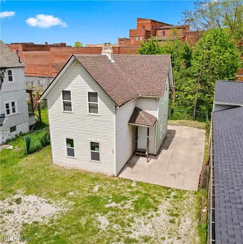 255 Cross St, Akron, OH 44311