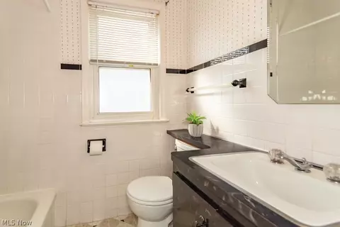 Bath - 428 E 274th St, Euclid, OH 44132 photo 1 of 5