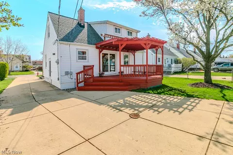 Exterior - 428 E 274th St, Euclid, OH 44132 photo 5 of 8