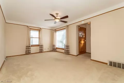 Living - 428 E 274th St, Euclid, OH 44132 photo 1 of 4