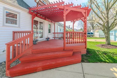 Exterior - 428 E 274th St, Euclid, OH 44132 photo 4 of 8
