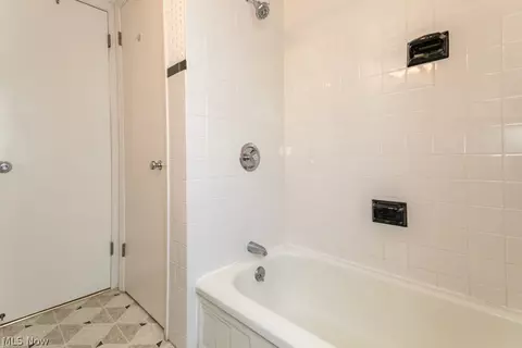 Bath - 428 E 274th St, Euclid, OH 44132 photo 3 of 5