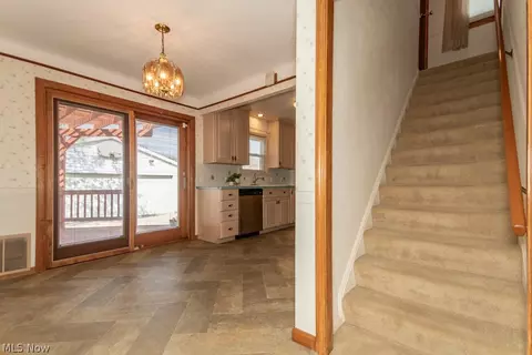 Entry Way - 428 E 274th St, Euclid, OH 44132 photo 1 of 1