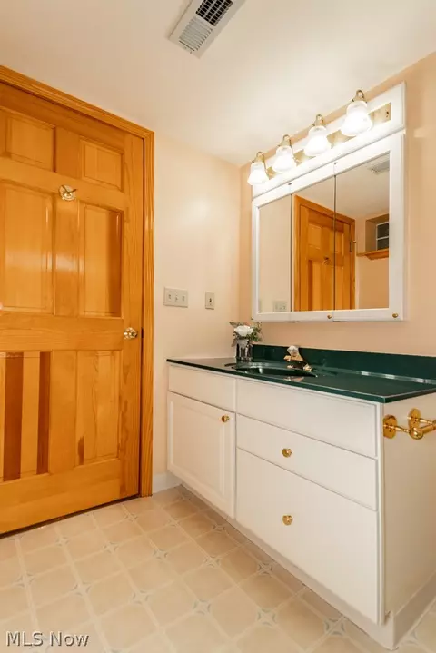 Bath - 428 E 274th St, Euclid, OH 44132 photo 5 of 5