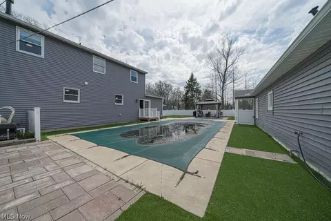 Exterior - 10396 Dewhurst Rd, Elyria, OH 44035 photo 1 of 7