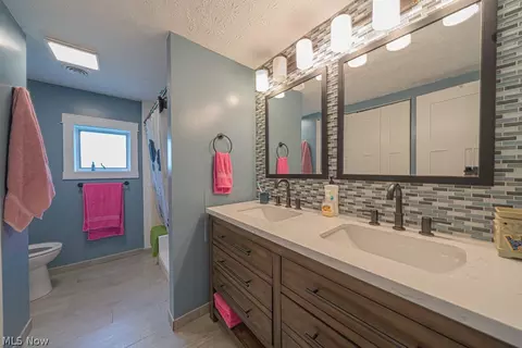 Bath - 10396 Dewhurst Rd, Elyria, OH 44035 photo 3 of 3