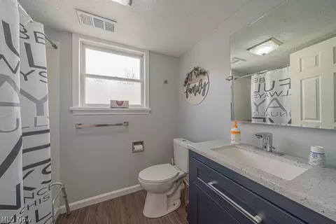Bath - 10396 Dewhurst Rd, Elyria, OH 44035 photo 1 of 3