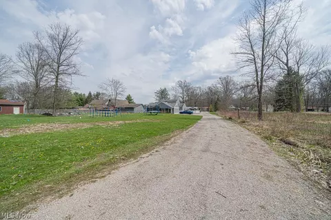 Exterior - 10396 Dewhurst Rd, Elyria, OH 44035 photo 2 of 7