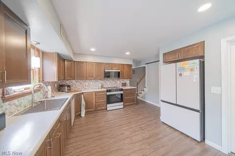 Kitchen - 10396 Dewhurst Rd, Elyria, OH 44035 photo 1 of 4