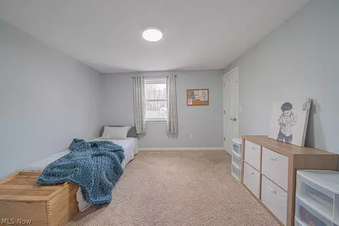 Bedroom - 10396 Dewhurst Rd, Elyria, OH 44035 photo 3 of 5