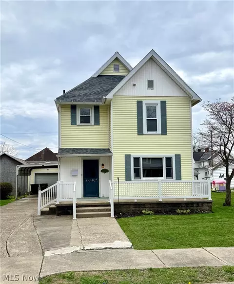 1011 Adams St, Coshocton, OH 43812