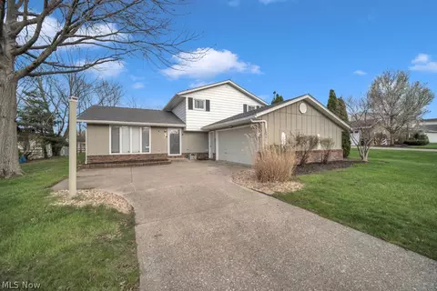 89 Wellsley Pl, Brunswick, OH 44212