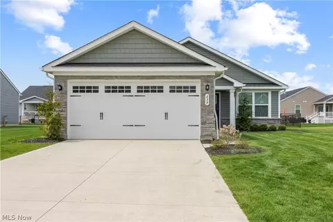 639 Apple Ridge Dr, Elyria, OH 44035