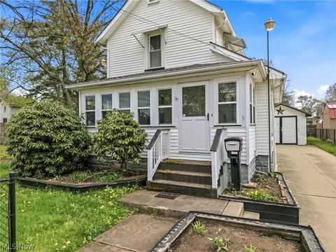 1224 Buena Vista Ave NE, Warren, OH 44483