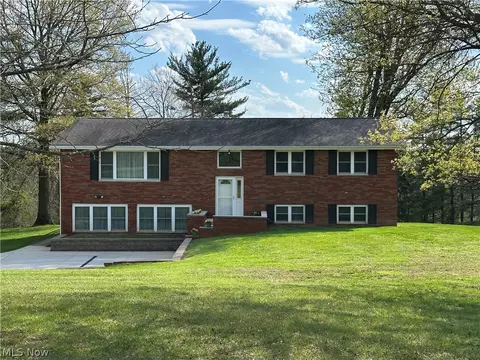 285 A E Miller Rd, Lowell, OH 45744