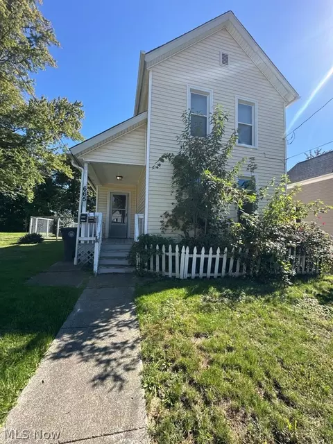 665 Kling St, Akron, OH 44311