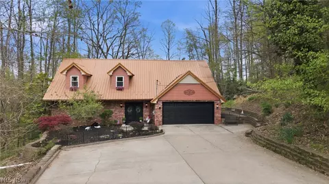 8 Poplar Dr, Vienna, WV 26105