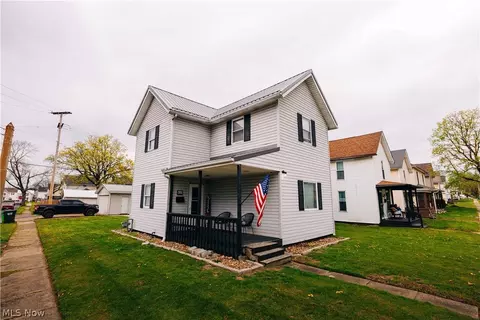 391 S 10th St, Coshocton, OH 43812