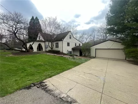 4874 Logan Way, Hubbard, OH 44425