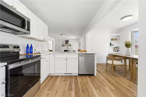 Kitchen - 5606 Mount Everett Rd, Hubbard, OH 44425 photo 1 of 2