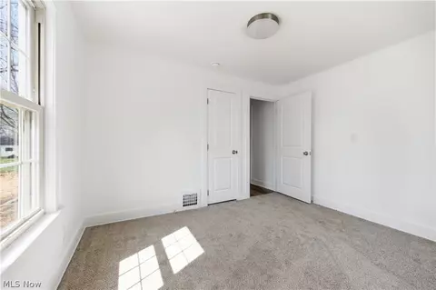 Bedroom - 5606 Mount Everett Rd, Hubbard, OH 44425 photo 3 of 5