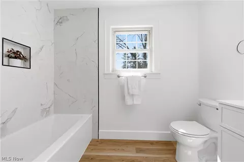Bath - 5606 Mount Everett Rd, Hubbard, OH 44425 photo 2 of 2