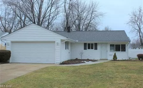 7617 Holly Dr, Mentor On The Lake, OH 44060