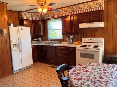 Kitchen - 2392 Cherry Hill Rd, Wheeling, WV 26003 photo 1 of 3