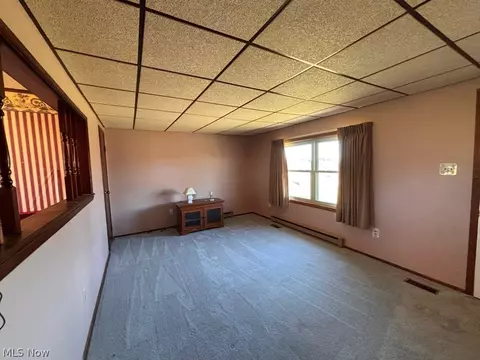 Living - 2392 Cherry Hill Rd, Wheeling, WV 26003 photo 2 of 5