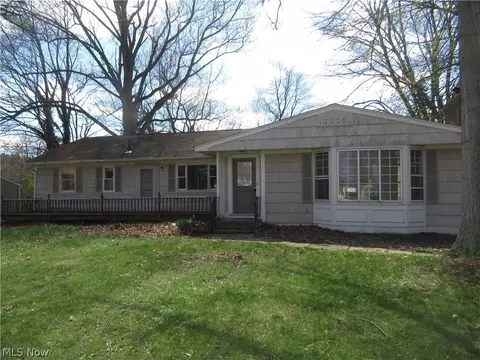 3026 38th St NW, Canton, OH 44718