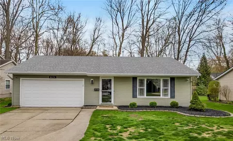 8654 Rosebud Dr, Mentor, OH 44060