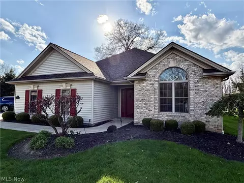 22 Walker Cir, Girard, OH 44420
