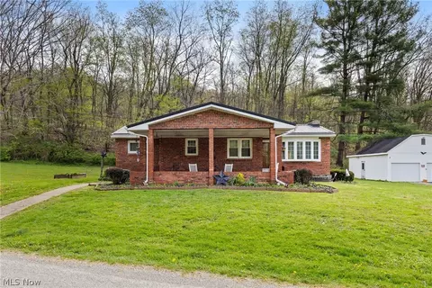 55291 Town Hill Rd, Jacobsburg, OH 43933