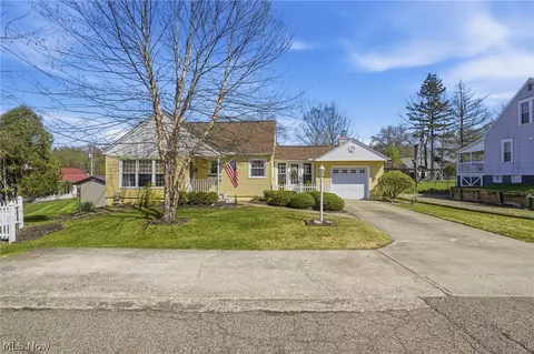 2712 Edison Ave, Zanesville, OH 43701