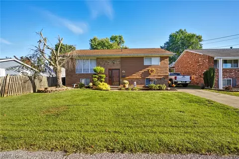 307 40th St, Vienna, WV 26105