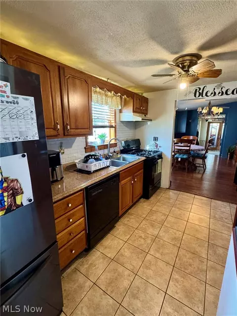 Kitchen - 6205 Jefferson Rd, Ashtabula, OH 44004 photo 1 of 2
