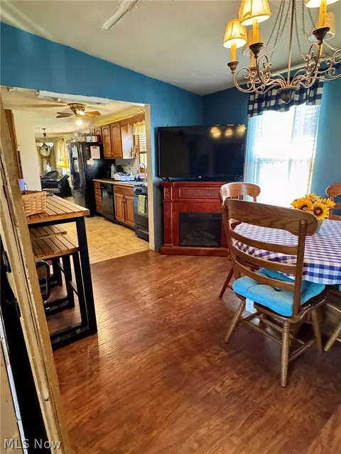 Dining - 6205 Jefferson Rd, Ashtabula, OH 44004 photo 1 of 2
