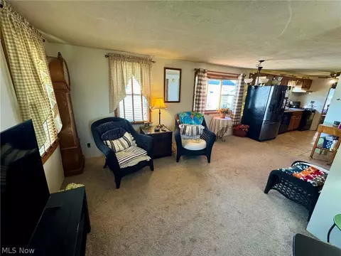 Living - 6205 Jefferson Rd, Ashtabula, OH 44004 photo 1 of 2