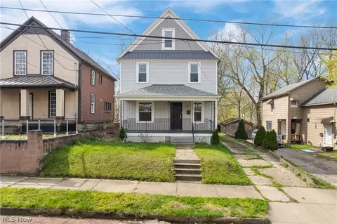 32 Penfield Ave, Akron, OH 44310