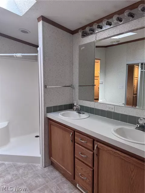 Bath - 180 Pine St, Washington, WV 26181 photo 3 of 3