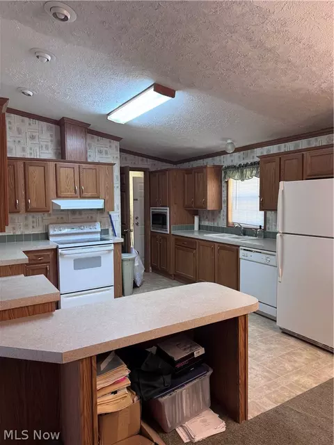 Kitchen - 180 Pine St, Washington, WV 26181 photo 3 of 5