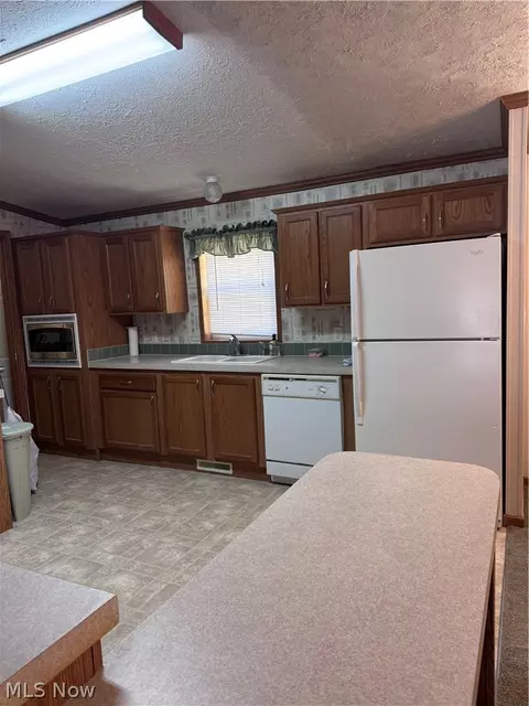 Kitchen - 180 Pine St, Washington, WV 26181 photo 2 of 5